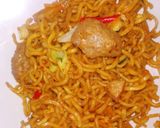 Foto langkah ke 6 dari resep Mie Goreng Burung Dara.