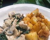 Foto langkah ke 6 dari resep Creamy Chicken Mushroom and Crispy Baked Potato.