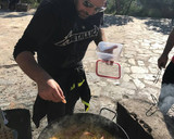 Foto del paso 5 de la receta: Paella de mar y campo a la leña