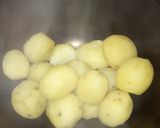 Foto langkah ke 1 dari resep Perkedel Kentang Kornet.