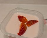 Foto langkah ke 4 dari resep Strawberry Panacotta.
