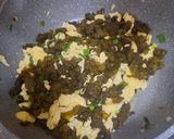 雨來菇炒蛋的食譜步驟4照片