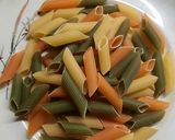 Foto del paso 1 de la receta: Fideos de color con manteca