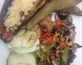 صورة لخطوة 2 من وصفة قوارب الباذنجان بحشوة الدجاج