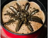 A picture of step 10 of Eggless: Oreo Chocolate Vanilla Ice Cream Cake.