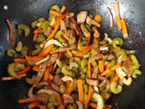 Tallarines con verduras salteadas