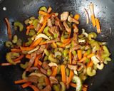 Foto del paso 1 de la receta: Tallarines con verduras salteadas