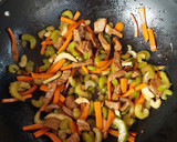 Foto del paso 1 de la receta: Tallarines con verduras salteadas