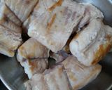 Foto del paso 1 de la receta: Pollo de mar en escabeche blanco
