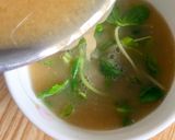 รูปขั้นตอนการทำที่ 2 ของ ซุปมิโสะ โต้วเหมี่ยว 豆苗 の 味噌汁