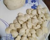 A picture of step 4 of Maida ki papdi (snacks).