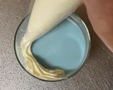 Gambar langkah 3 resipi Sky Blue Milk Tea ‘FROZEN’.