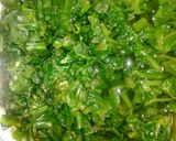 A picture of step 1 of Haryali Veg Handi.