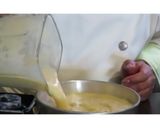 Foto del paso 3 de la receta: Flan napolitano con cajeta