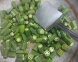 A picture of step 2 of Bhindi do pyaza.