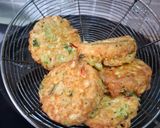 Foto langkah ke 7 dari resep Omelet Mie Mini.