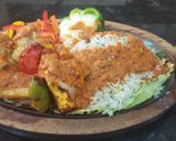 પનીર શેશલીક સીઝલર વીથ મખની સોસ (sizzler recipe in Gujarati) રેસીપી સ્ટેપ14ફોટો