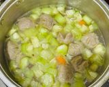 Foto langkah ke 3 dari resep Sop Oyong Wortel Bakso.