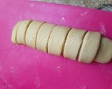 A picture of step 9 of Nutella stuffed caterpillar buns.