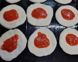 Foto del paso 7 de la receta: Mini pizzas caseras 🍕😍