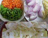A picture of step 2 of Chicken noodle stir fry.