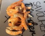 Une image de l'étape 1 de Crevettes sauvages aux poivrons, champignons et épices.