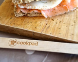Foto del paso 2 de la receta: Bocadillo de focaccia con salmón y huevo -brunch-