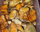 Foto del paso 3 de la receta: Huevo roto en escabeche ligero de setas