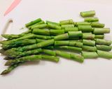 Foto del passaggio 2 della ricetta Cavatelli al pesto di avocado e asparagi