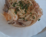 Foto del paso 2 de la receta: Espagueti con gambas y setas