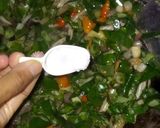 Foto langkah ke 3 dari resep Tumis Daun Kencur Teri Rawit Bumbu Sederhana.
