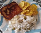 Foto del paso 4 de la receta: Filete de pescado, patacones, arroz y ensalada