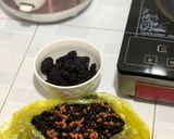 Hình bước làm 1 của món Chè Đậu Đen Táo Đỏ