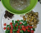 A picture of step 1 of Vermicelli chicken soup.