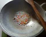 Foto langkah ke 3 dari resep Nasi goreng sosis pakcoy kecap ala D'Kost.