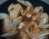 Foto langkah ke 2 dari resep Honey Spicy Chicken Wings.