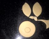 Foto del paso 4 de la receta: Cómo cortar carita de conejo con masa de galletas
