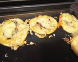 Foto del paso 3 de la receta: Mini Pizzas sin Salsa 😁