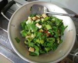 Foto langkah ke 7 dari resep Tumis sawi hijau + tahu putih.