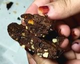 Foto langkah ke 7 dari resep Double Choco Nut Cookies.
