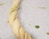 Foto del paso 11 de la receta: Corona trenzada de pan con pesto