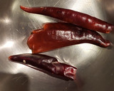 Foto del paso 2 de la receta: Salsa macha de chile árbol