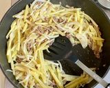 A picture of step 3 of Oven baked omelette with minced meat and potatoes.