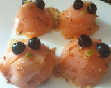 Foto del paso 6 de la receta: Timbal de salmón con ensaladilla de surimi y mostaza al vino