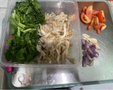 Foto langkah ke 1 dari resep Tumis Sawi Jamur Simple.