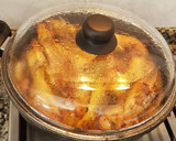 Foto del paso 8 de la receta: Muslos de pollo fritos con vino y limón