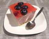 Foto del paso 7 de la receta Tarta de fresas con nata y frutos del bosque