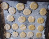 Foto del paso 4 de la receta: Alfajores sin manteca
