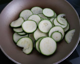 Foto del paso 1 de la receta: Patatas con Calabacín