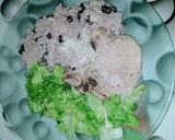 Foto del paso 4 de la receta: Costeleta de cerdo con ensalada de porotos, arroz y lechuga